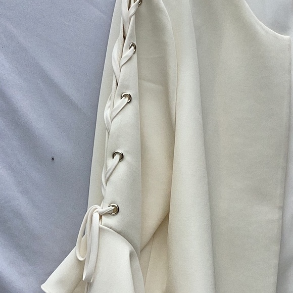 Elegant Vince Camuto short winter white jacket. Size 12 - Picture 3 of 10